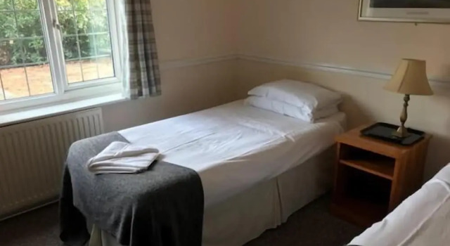 The Admirals Inn Guest House, Забронировать Гостевой дом Брэкнэлл Беркшир