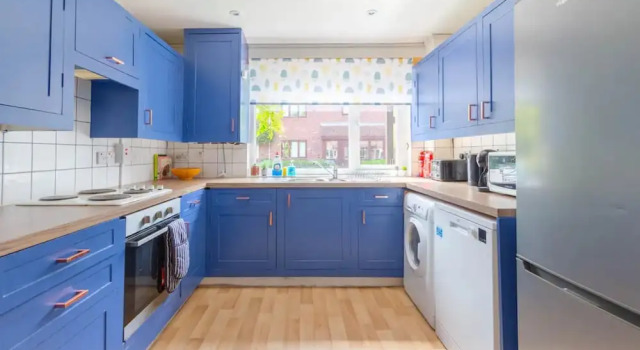 Коттедж Bright 3 Bedroom House With Terrace, 16 Mins to Big Ben