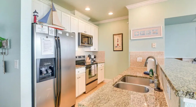 Walk to Beach: Condo w/ Bay View in Galveston, Book Lejlighed Galveston Houston