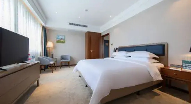 Люкс Executive с видом на озеро West Lake Garden Hotel
