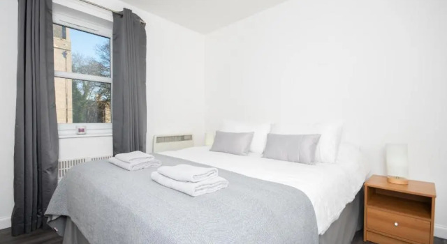 Find "DWELLCOME HOME Ltd" site for 10oo10 assurance from past guests - Immaculate Central 2 bedroom King & Double 1st floor Apartment with free allocated auto barrier off street parking, fast broadband Miles better than a hotel, Забронировать Апартаменты/квартира Отели Абердина с парковкой, рядом с St Mary's Cathedral, Парковка