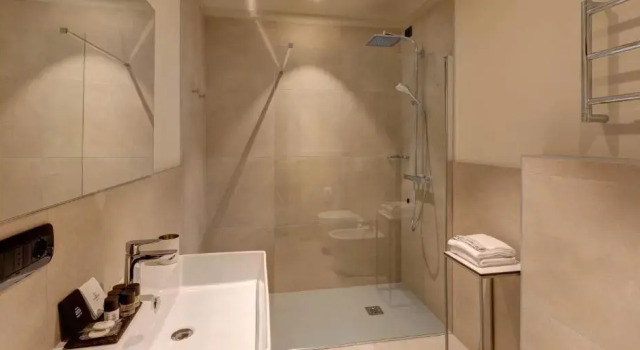 Полулюкс Hotel The Cube