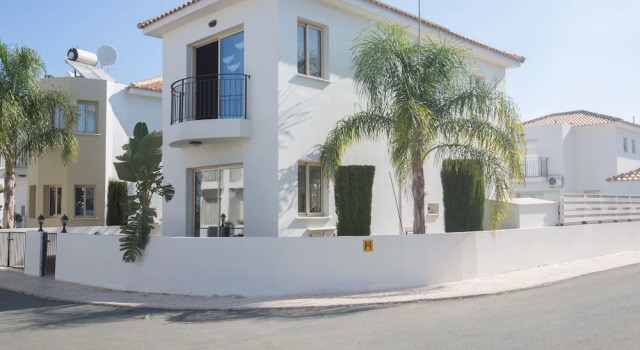 Villa Megan,modern 3bdr Villa,close To The Beach