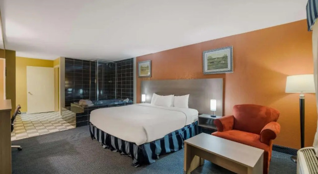 Люкс SureStay Hotel by Best Western Mt Pleasant
