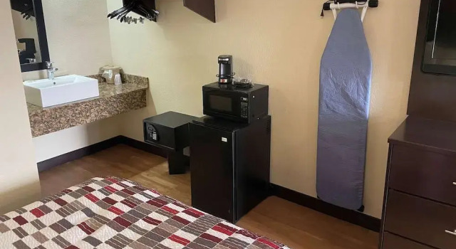 Travelodge By Wyndham Holland/Toledo, Varaa Hotelli Holland Ohio