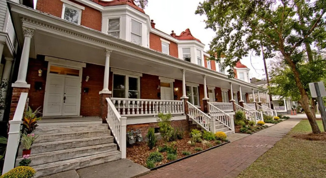 420Waldburg A · Modern Apt with Southern Charm Blocks from Forsyth
