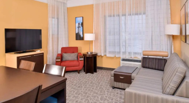 Люкс с 2 комнатами TownePlace Suites by Marriott Detroit Commerce