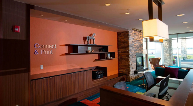 Fairfield Inn & Suites by Marriott Detroit Lakes, Varaa Hotelli Hotellit Minnesota pysäköinnillä, Pysäköinti