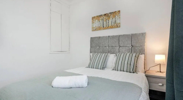 Stunning Top 2 Bed Flat Tilbury Central Location, Varaa Huoneisto Asunnot kohteessa Merseyside, Huoneisto