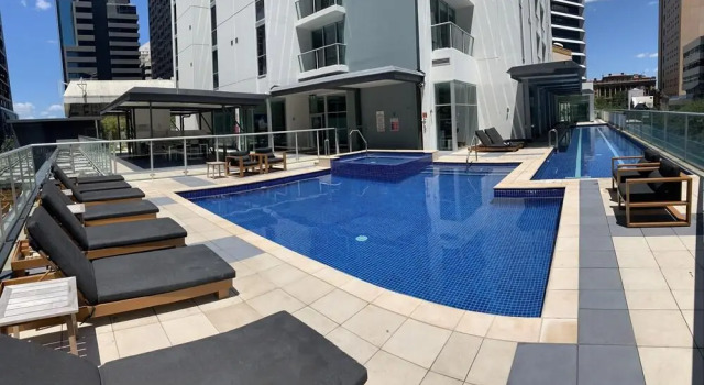 Spacious 3 Bed City Apt with Car Park, Pool & Gym, Забронировать Отель Брисбен Brisbane Region, рядом с Паромный терминал South Bank