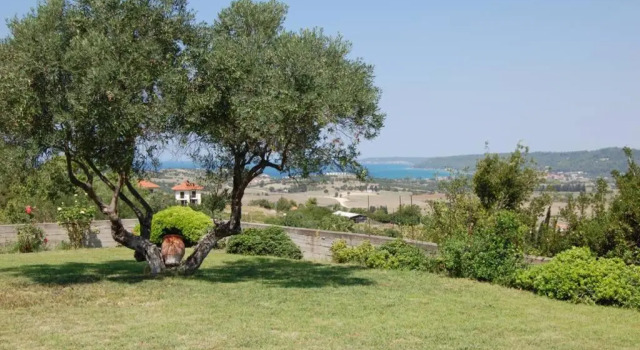 Вилла Family 5-bdrm villa with sea views on private land