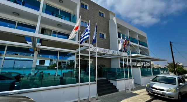 Sunny Blue Hotel
