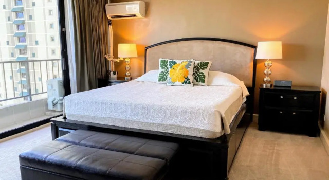 Люкс Vacation Rental Studios at Royal Garden Waikiki