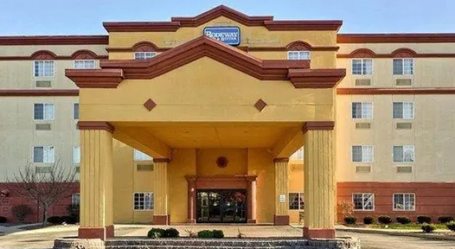 Rodeway Inn & Suites, Book Hotel Carmel Highlands Indiana