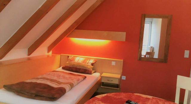 Gasthof-Pension Brauner Hirsch in Alfeld - Mittelfranken, Забронировать Отель Альфельд Бавария