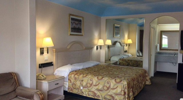 Camelot Inn  Suites McCarty, Boek Hotel Houston Houston