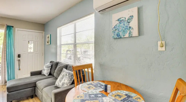 4 Mi to Daytona Boardwalk & Beaches: Cute Cottage, Забронировать Дом для отпуска Виллы Холи-Хил, Вилла