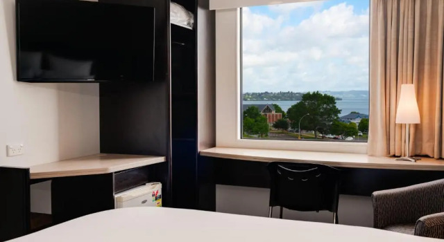 Номер Standard с видом на озеро ibis Rotorua