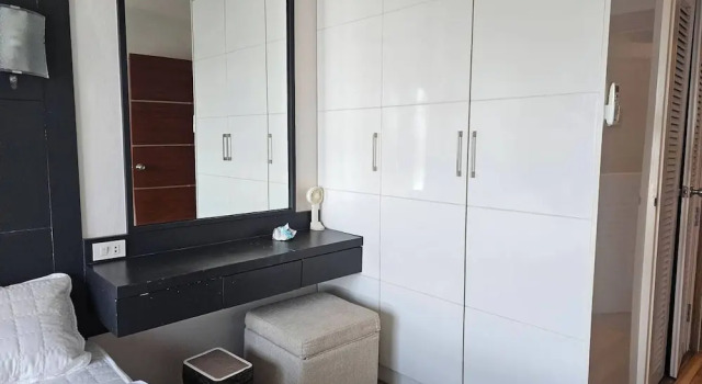 Quiet Condo, Minutes to Everything