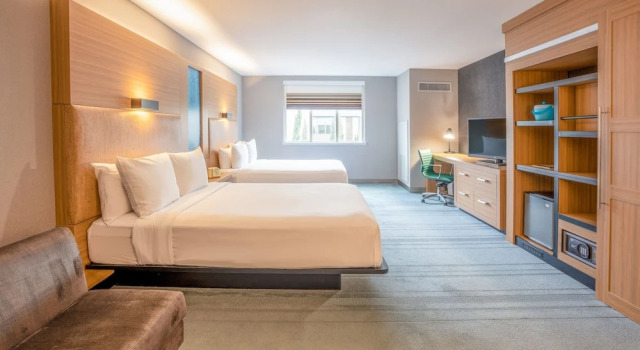 Четырёхместный номер Standard Aloft by Marriott Cupertino