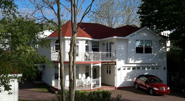Aarons Dove House Bed & Breakfast Harbourside