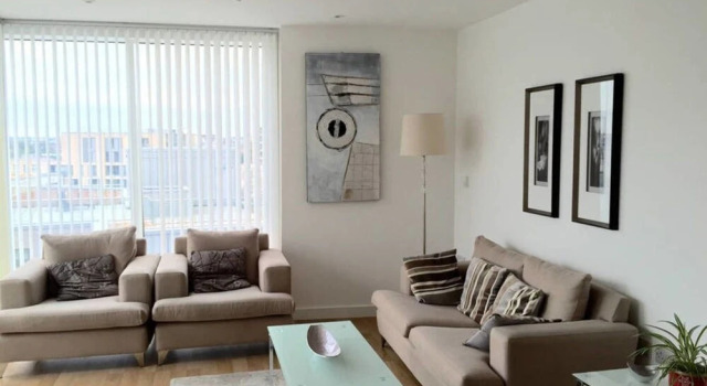 Modern and Airy 2 bed 2 Bath Flat With Great Views