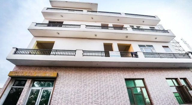 SPOT ON 44303 Canadian Guest House, Book Pension Rājpura Punjab