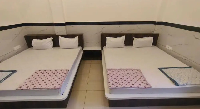 Shree Radhe Radhe Palace, Rezerwuj Hotel Hotele w Sikar z parkingiem, Parking