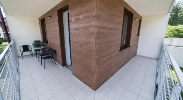 Apartament z dużym balkonem osiedle Zwycięzców, Забронировать Апартаменты/квартира Отели Поляница-Здруй с парковкой, рядом с Polanica Zdroj Train Station, Парковка