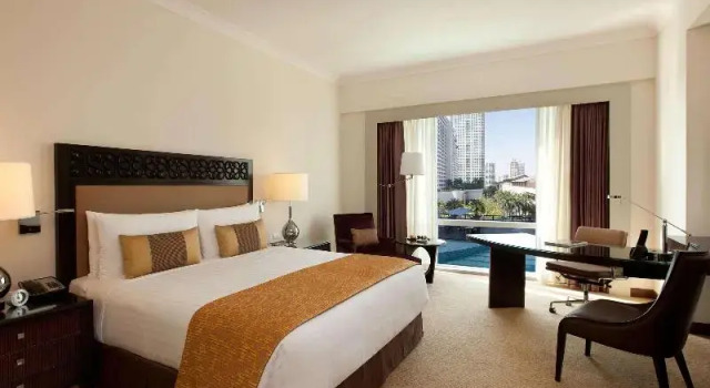 Двухместный номер Standard с балконом Fairmont Makati