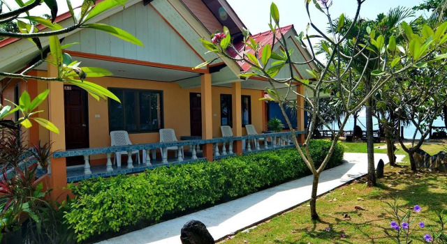 Номер Standard рядом с пляжем Lanta Emerald Bungalow