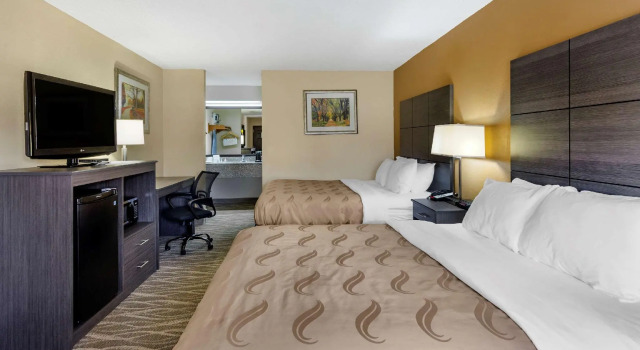 Четырёхместный номер Standard Quality Inn Hillsville