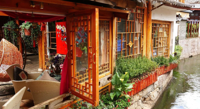 Lijiang Waterfront Inn, Забронировать Отель Лицзян Юньнань, рядом с Улица Сквер-стрит Древнего города Даянь