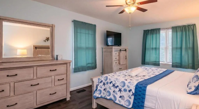 La Isla Bonita by Oak Island Accommodations