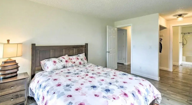 Stunning Hood Canal Getaway w/ Private Deck!, Rezerwuj Dom wakacyjny Belfair Waszyngton