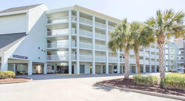 Summerhouse Villas Condo: Private Resort Beach!, Varaa Lomakeskus Hotellit North Litchfield Beach uima-altaalla, Uima-allas