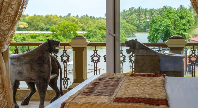 Номер Premium с балконом и с видом на реку Stone Wood Riverfront Resort, Siolim