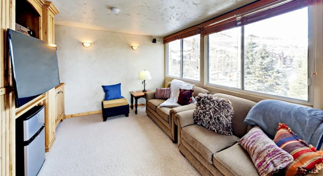 Mountain-view W/ Hot Tub, Across From Lift 2 Bedroom Condo, Забронировать Отель Отели Парк-Сити 4 звезды, рядом с Горнолыжный подъeмник Payday Lift, 4*
