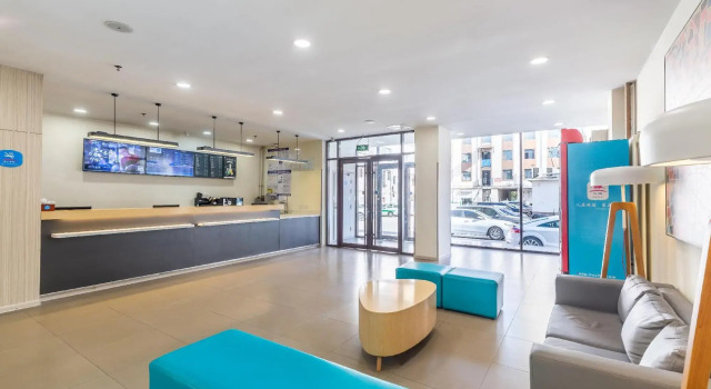 HanTing Hotel (Jinan Laiwu Fengcheng West Main Street), Book Hotel Hoteller i Laiwu med parkering, Parkering