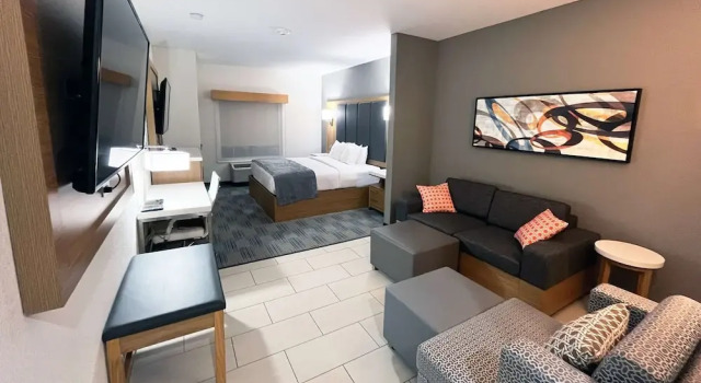 Двухместный номер Standard La Quinta Inn & Suites by Wyndham Coralville Iowa City
