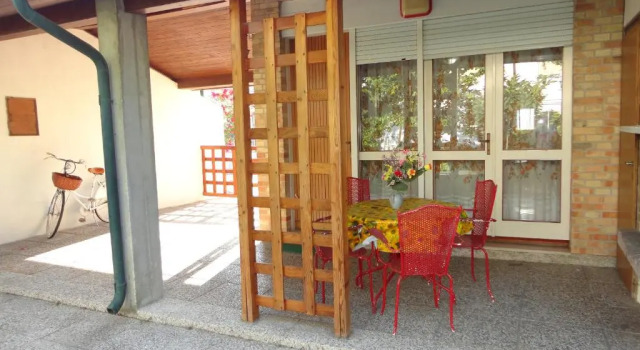 Seaside villa surrounded by a garden, Забронировать Вилла Каорле Линьяно-Ривьера