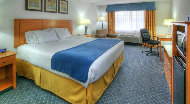 Номер Standard Holiday Inn Express