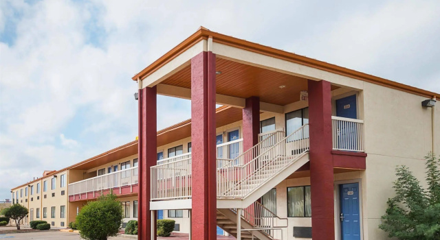 Motel 6-Ennis, TX, Забронировать Мотель Эннис Dallas - Fort Worth Metropolitan Area