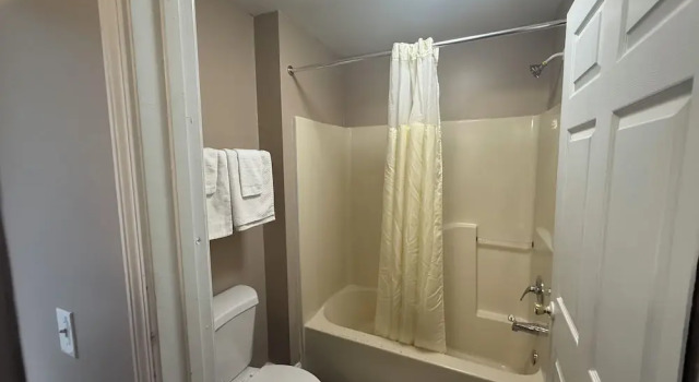 Люкс Magnolia Bay Hotel & Suites