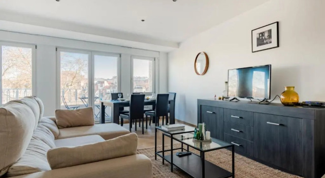 Brussels Charming EU Residence, Забронировать Отель Отели Брюссельского столичного региона 4 звезды, рядом с Станция метро Arts-Loi, 4*