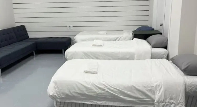 3 single and 2 sofa beds Studio Suite 7