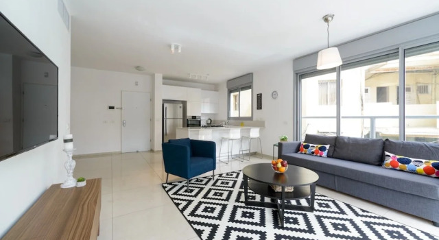 Amazing 3 BDR 2 Baths, Balcony and Parking, Забронировать Отель Отели Тель-Авива с парковкой, рядом с Пляж Иерусалим, Парковка