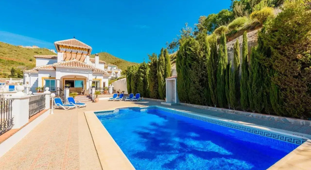 Villas Nerjazul - El Peñoncillo Beach