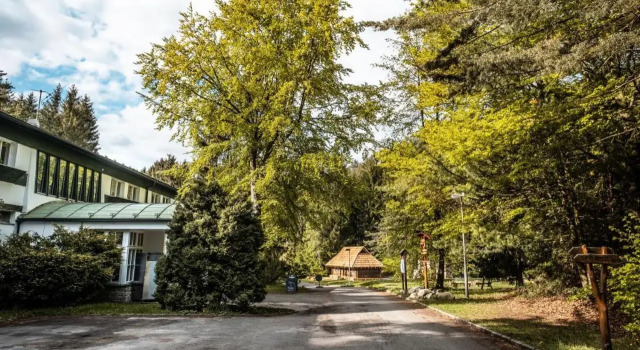 Hotel Kouty, Rezerwuj Hotel Hotele w Central Bohemia z parkingiem, Parking