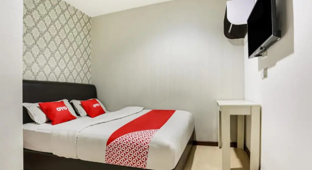 OYO 89583 Grove Hotel